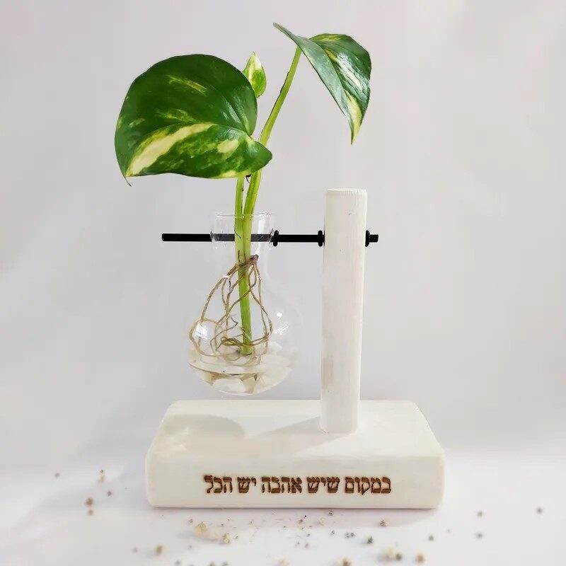 מתנות עם חריטה אישית לחג שמשלבות רגש עיצוב וחומר טבעי